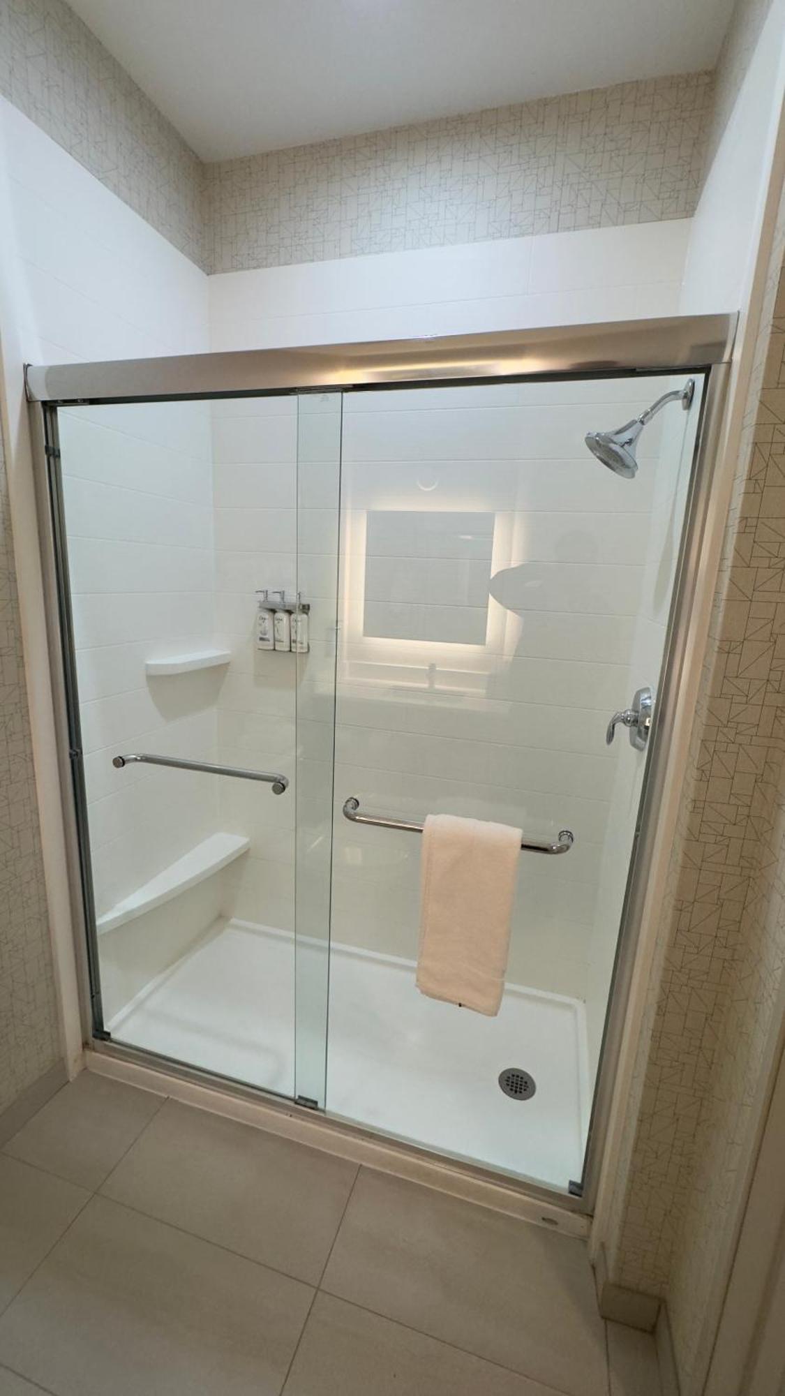 Holiday Inn Express Hotel & Suites Marina By Ihg Zewnętrze zdjęcie